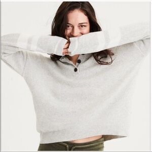 American Eagle gray pullover hooded sweater. Size Small.